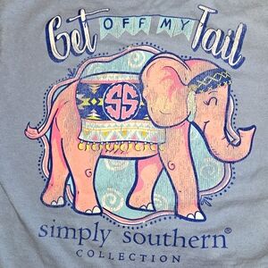 Simply Southern "Get Off My Tail" T-Shirt - Size Small 🐘